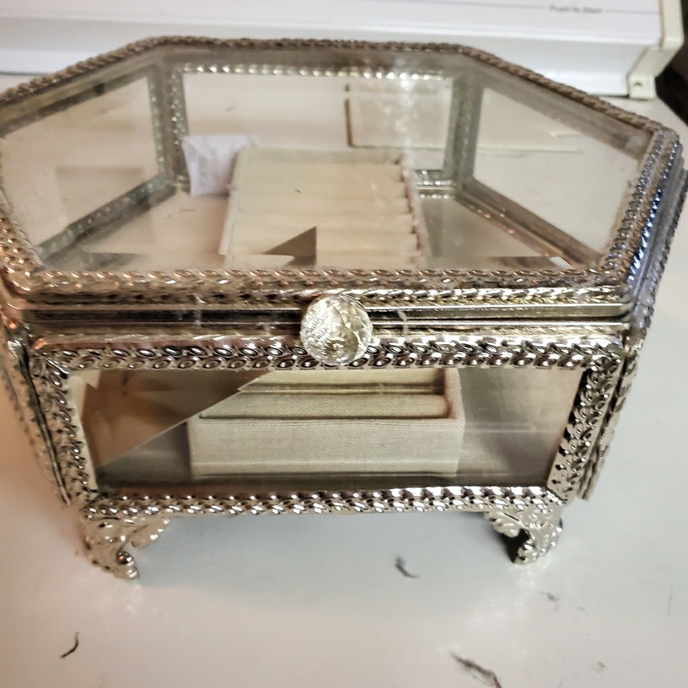 JEWELRY BOX